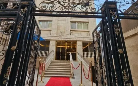 مهمانپذیر طاووس طلایی