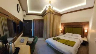 مهمانپذیر طاووس طلایی