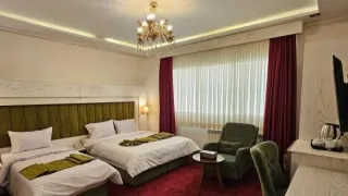 مهمانپذیر طاووس طلایی