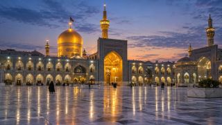 حرم امام رضا در ساعت خلوت پیش از طلوع