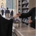 تحویل کفش به کفشداری حرم امام رضا