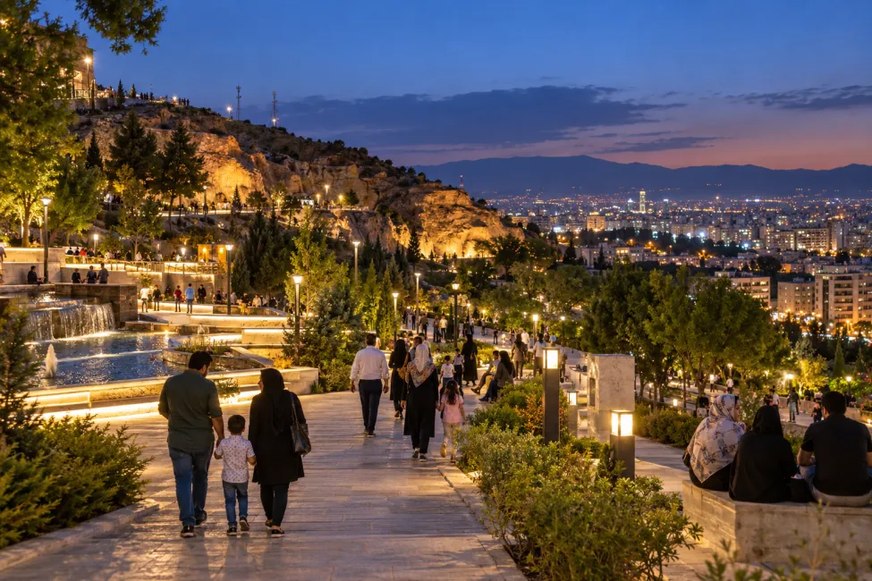 پارک کوهسنگی مشهد در شب